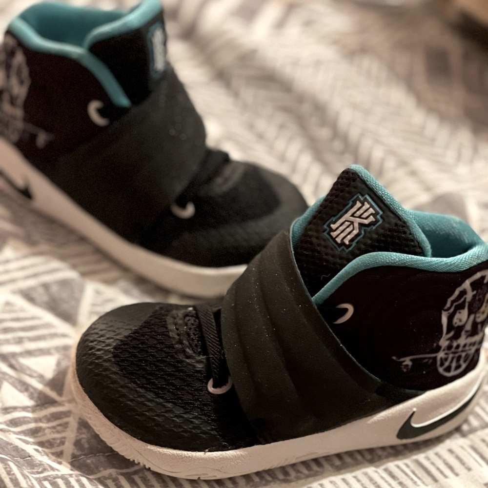 Nike Kyrie 2’s